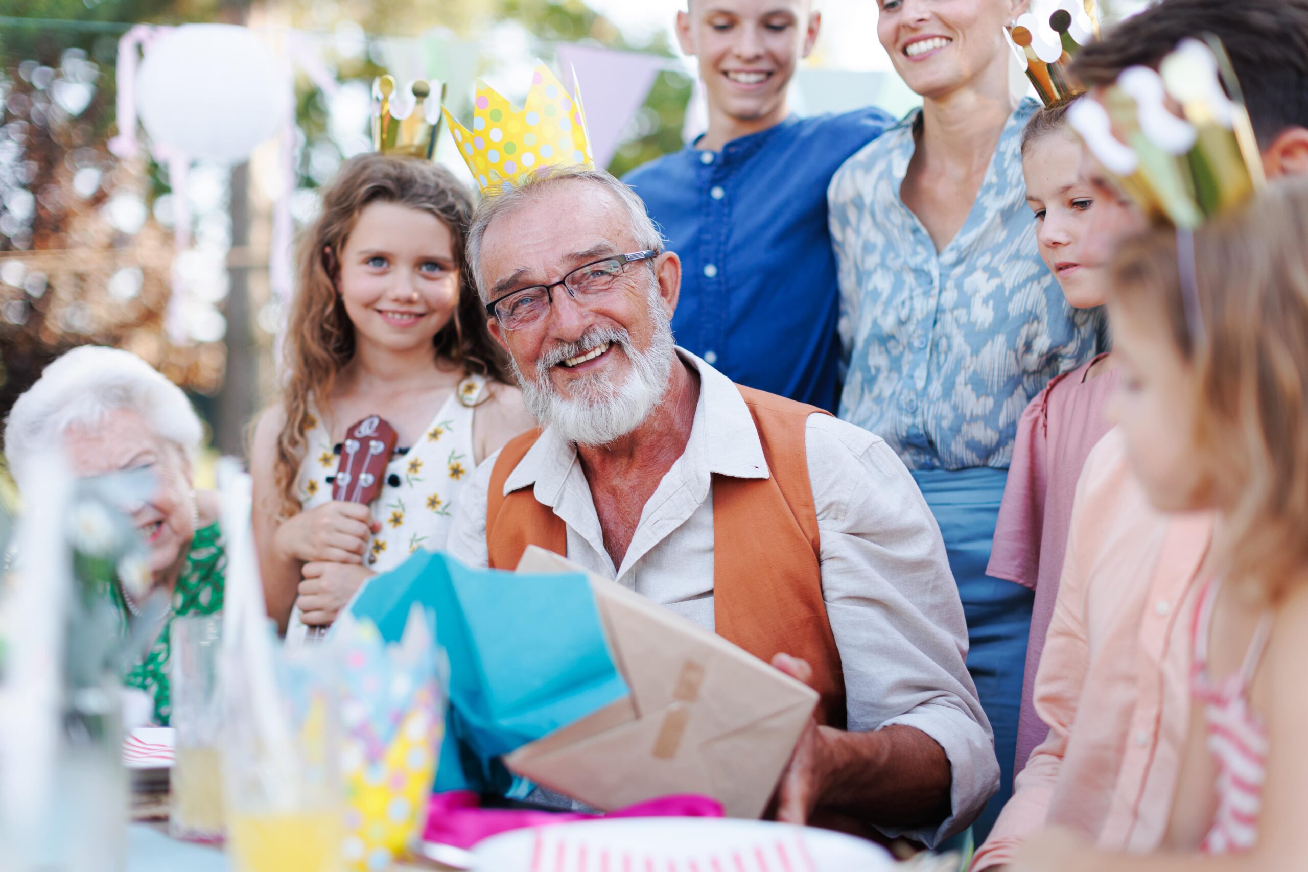 family-birthday-garden-party-for-senior-man-famil-2023-11-27-05-14-17-utc-min